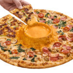 【朗報】ドミノピザさん、冗談みてえなピザを開発してしまう
