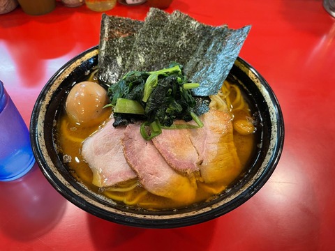 【朗報】家系ラーメン、美味しすぎる