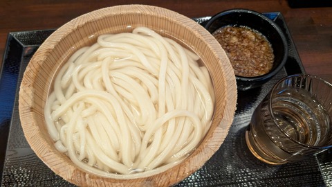 丸亀の釜揚げうどん370円で安すぎワロタ