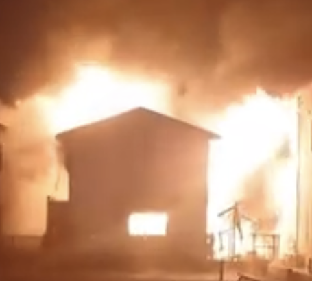 女子生徒「あの、なんかパソコンが爆発したんですけど…」