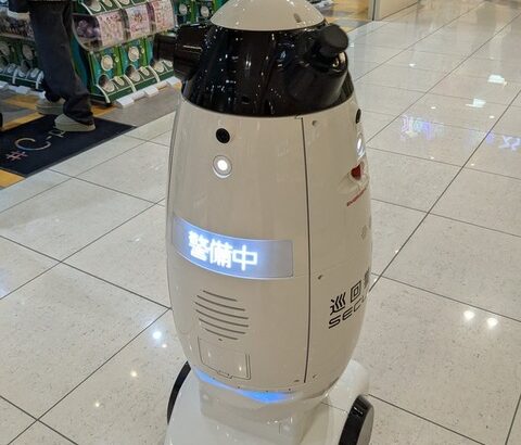 ショッピングモールのガチャガチャデパートで女児ウォッチングしてたらこいつ近寄ってきたんやけど…