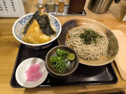 【画像】ワイの本日の昼メシの値段当てられる？😁